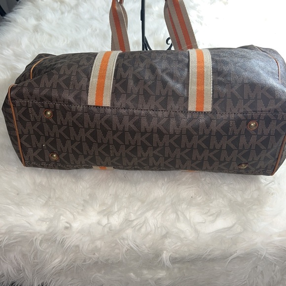 Michael Kors tote with M K - Picture 2 of 8